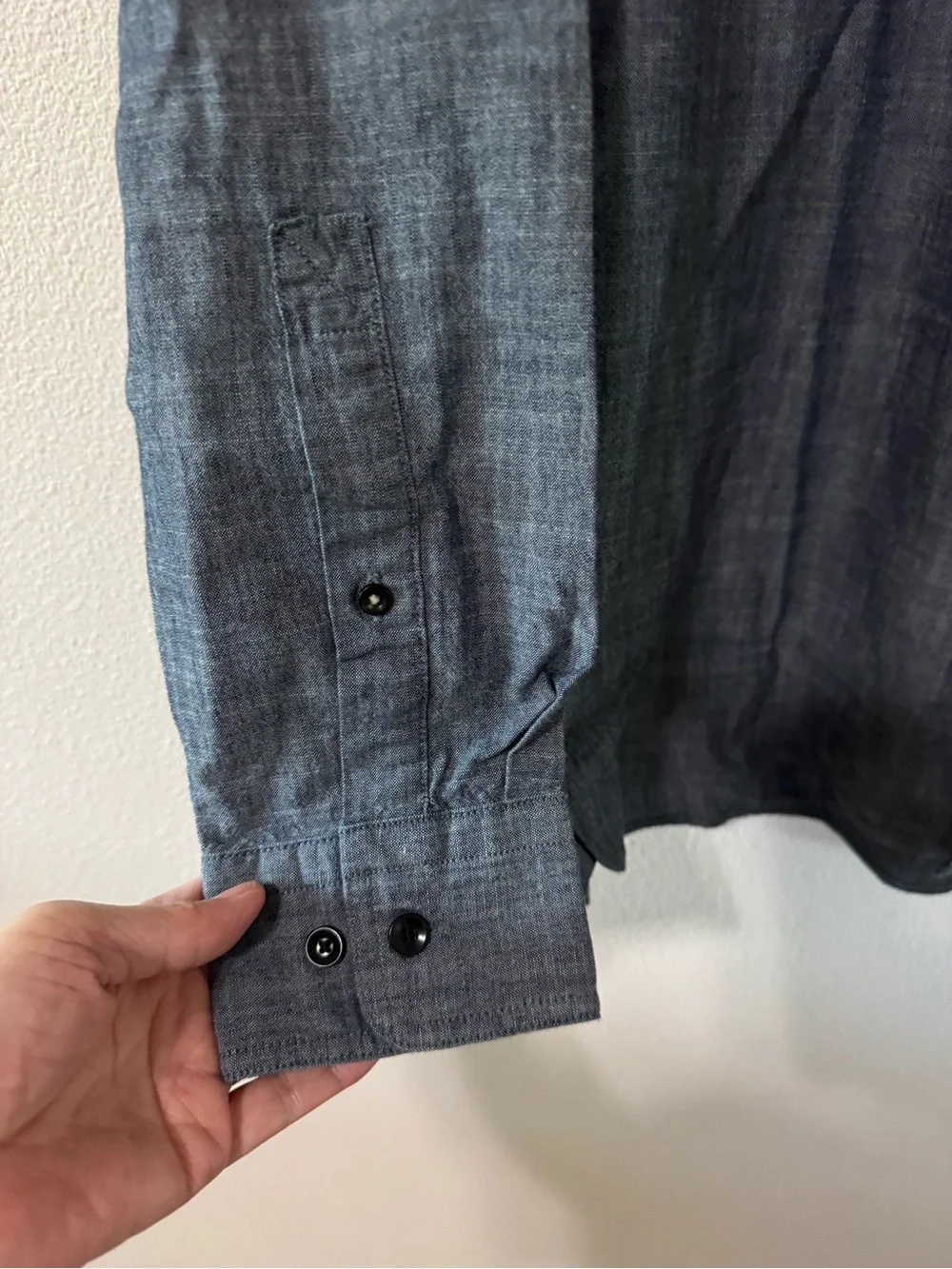 Banana Republic Chambray Long Sleeve Button Down Shirt Blue Standard Fit NWT-S